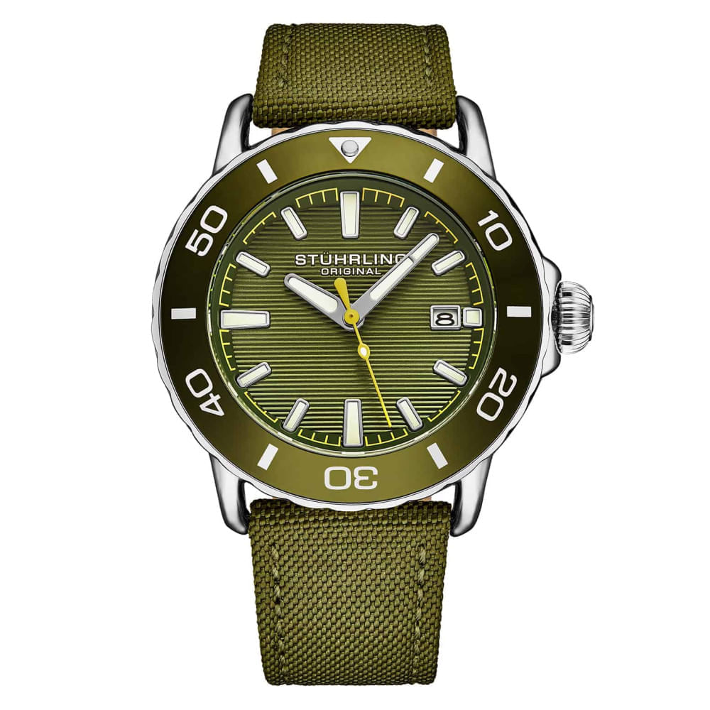 Miniatura Relgio Voyager 4049 com mostrador e pulseira verde de 44mm e moldura combinando, da marca Stuhrling.