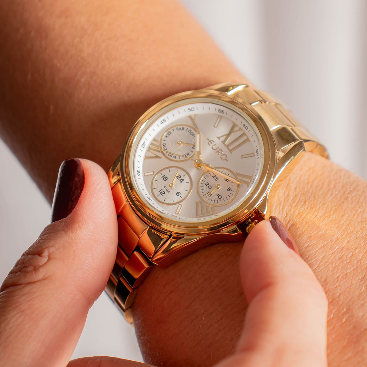Miniatura Relógio Feminino Euro Multifunção Multiglow Midi EU6P29AIP/4B Colar e Brincos
