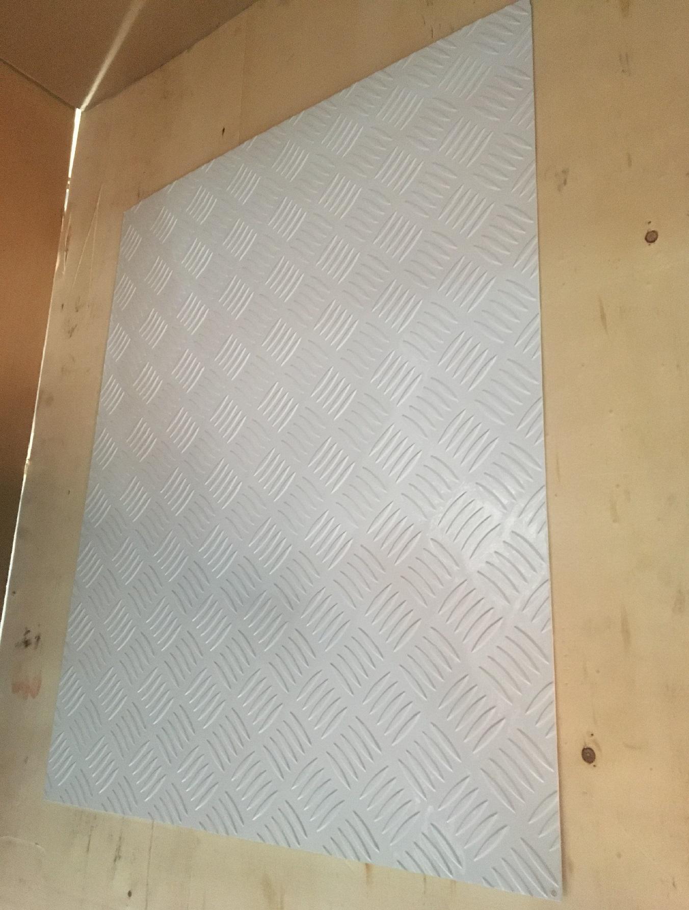 Chapa Alumínio Xadrez 1000X500Mm Na Espessura 1,2Mm Pintada