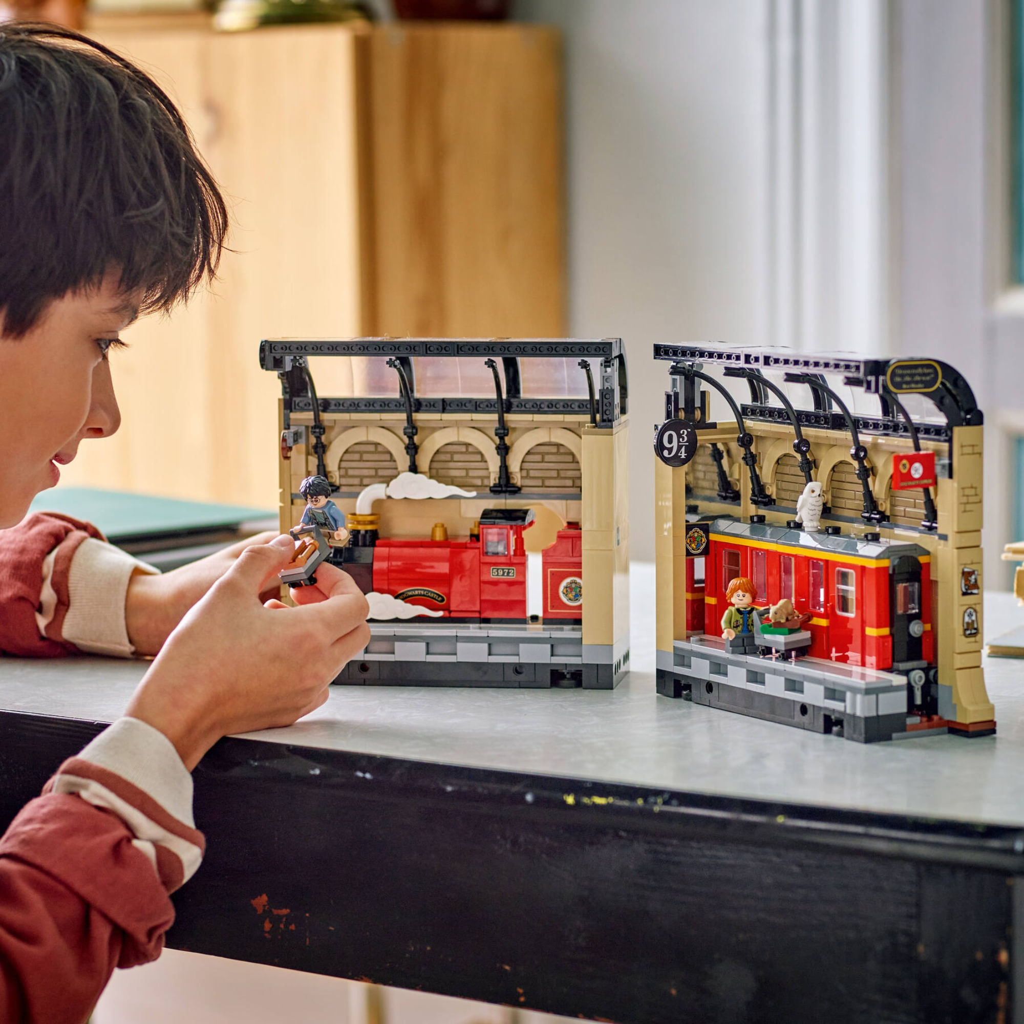 LEGO® Harry Potter™ - Aparador de Livros: O Expresso de Hogwarts™