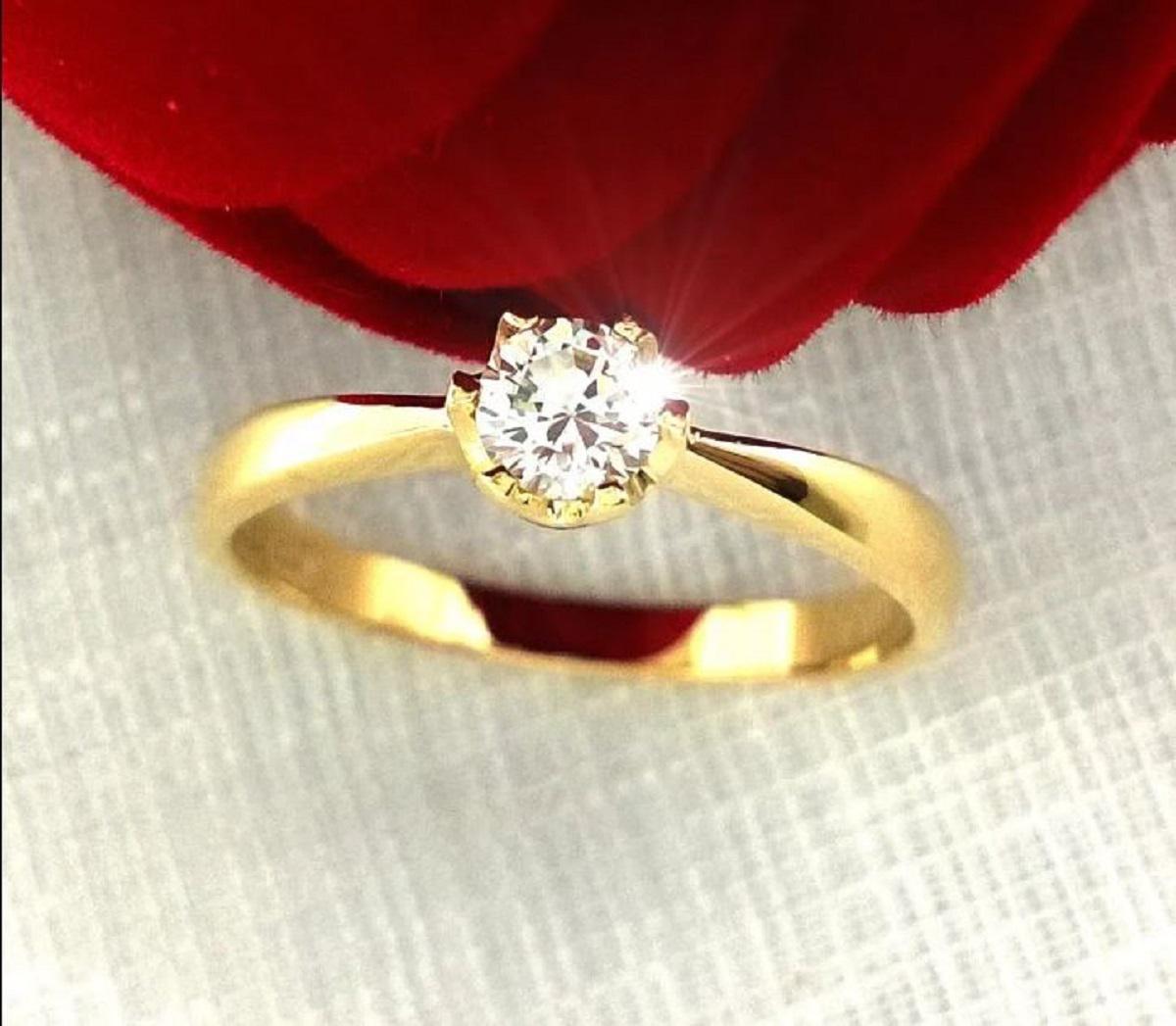 Miniatura Anel Solitário Noivado Banhado A Ouro18K Tamanho 19