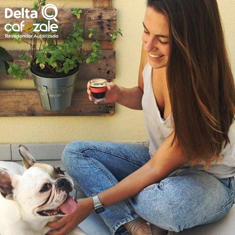 Miniatura Cafeteira Quick, Cápsulas Delta Q, Vermelha, 220V