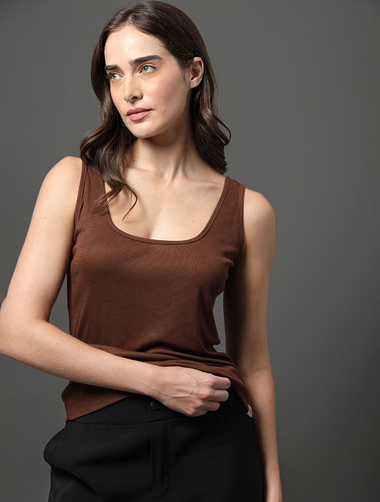 Miniatura Regata Feminina Decote Quadrado Calvin Klein Jeans - Marrom Regata Feminina Decote Quadrado Calvin Klein Jeans Marrom g