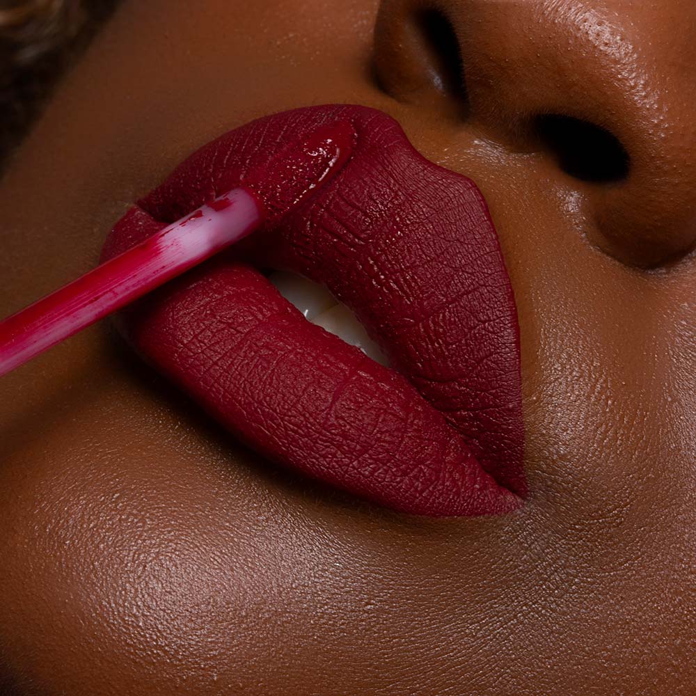 Miniatura Bruna Tavares BT + Lu Kit com 4 Batons Líquidos e 1 Gloss Labial + Frasqueira Kit