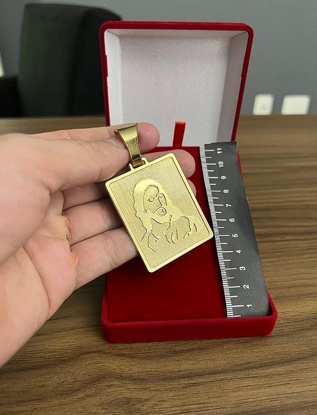 Miniatura Pingente Fé Placa Jesus Cristo Gg - Banhado A Ouro