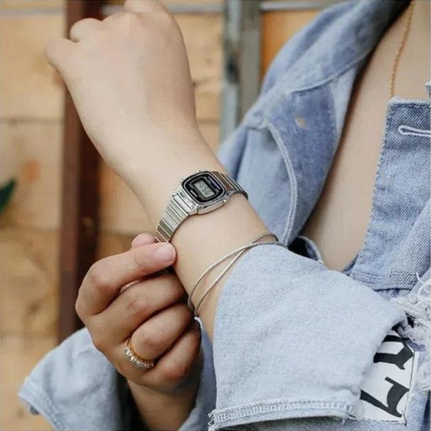 Miniatura Relógio Casio Vintage LA670WA-2DF Prata Feminino