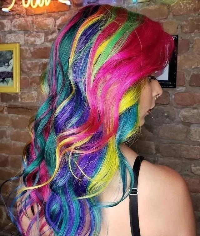 Miniatura Kamaleão Arara Azul Royal: Cor Intensa Cabelos Vibrantes