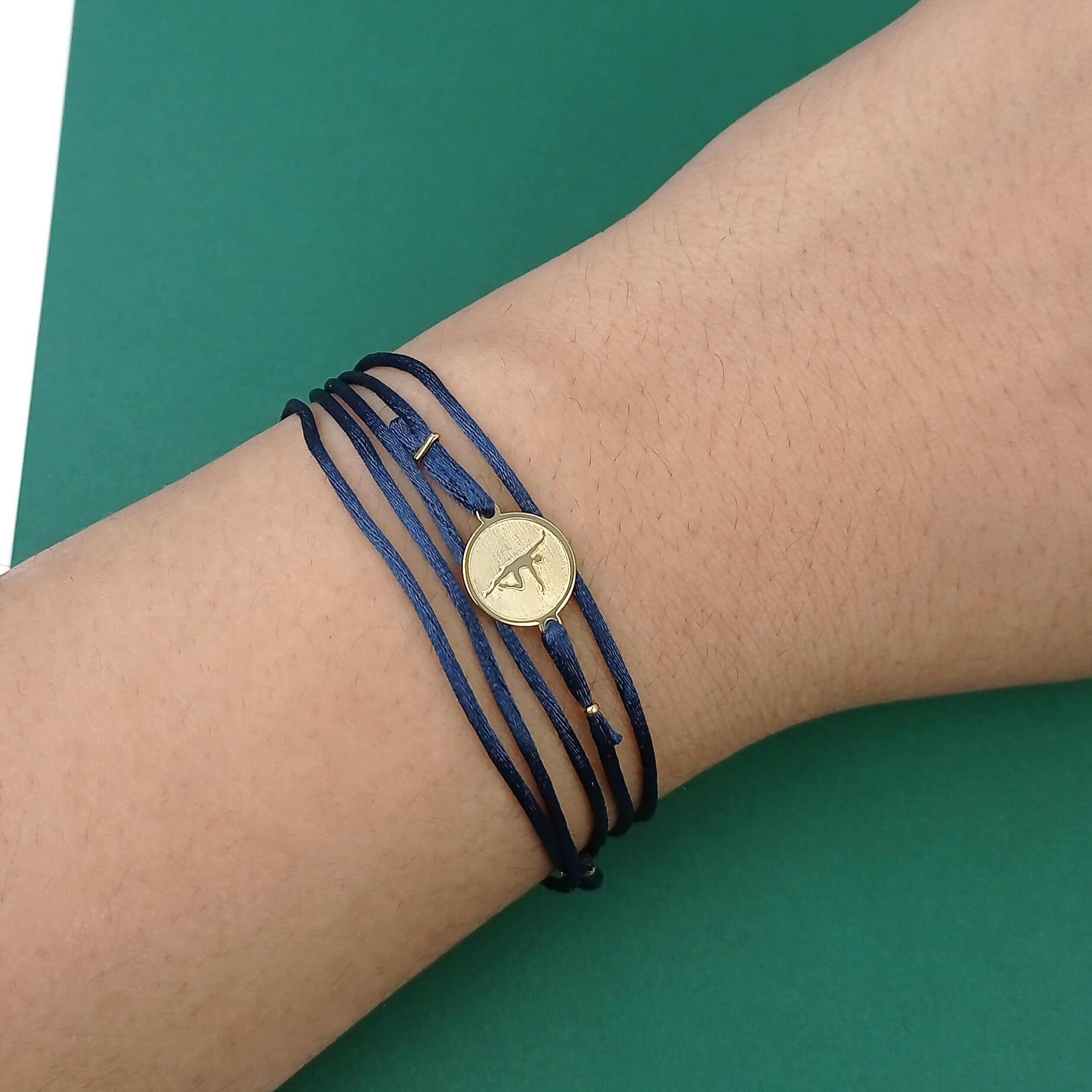Miniatura Pulseira Cetim Azul Pingente O Solista Em Ouro 18K