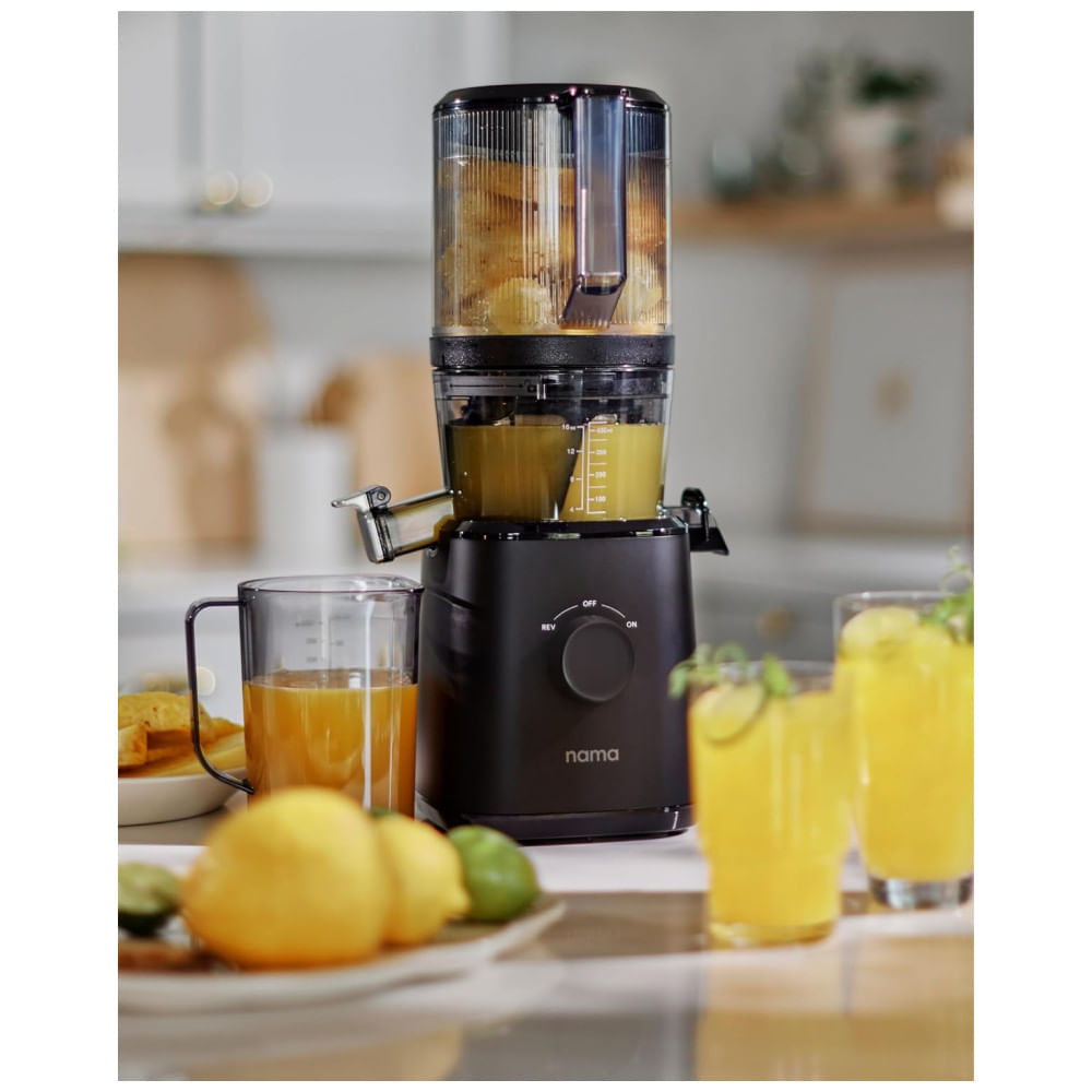Espremedor de Frutas Nama J2 com Alimentação Automática e Boca Ampla, Ideal para Receitas Inteiras e Menos Desperdício de Alimentos
