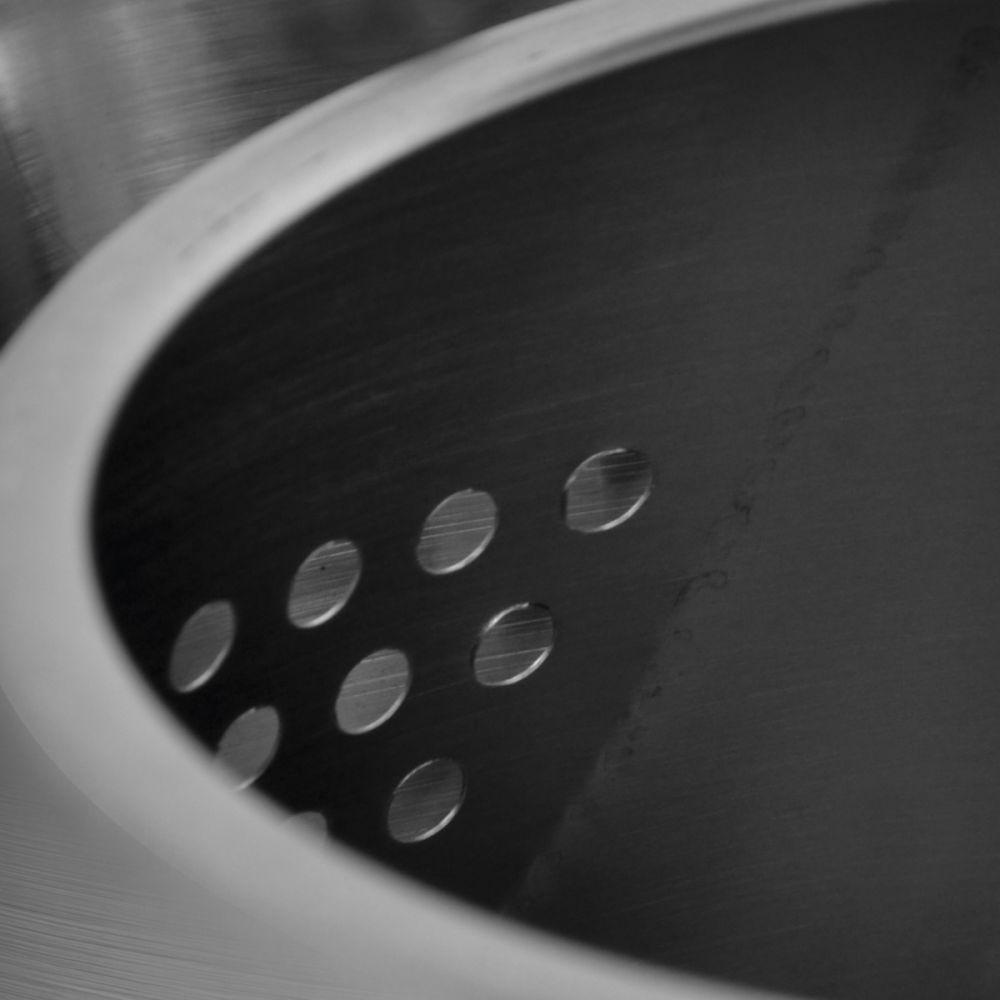 Miniatura Chaleira Inox 2,5 Litros Prata/Preto Britânia 220V