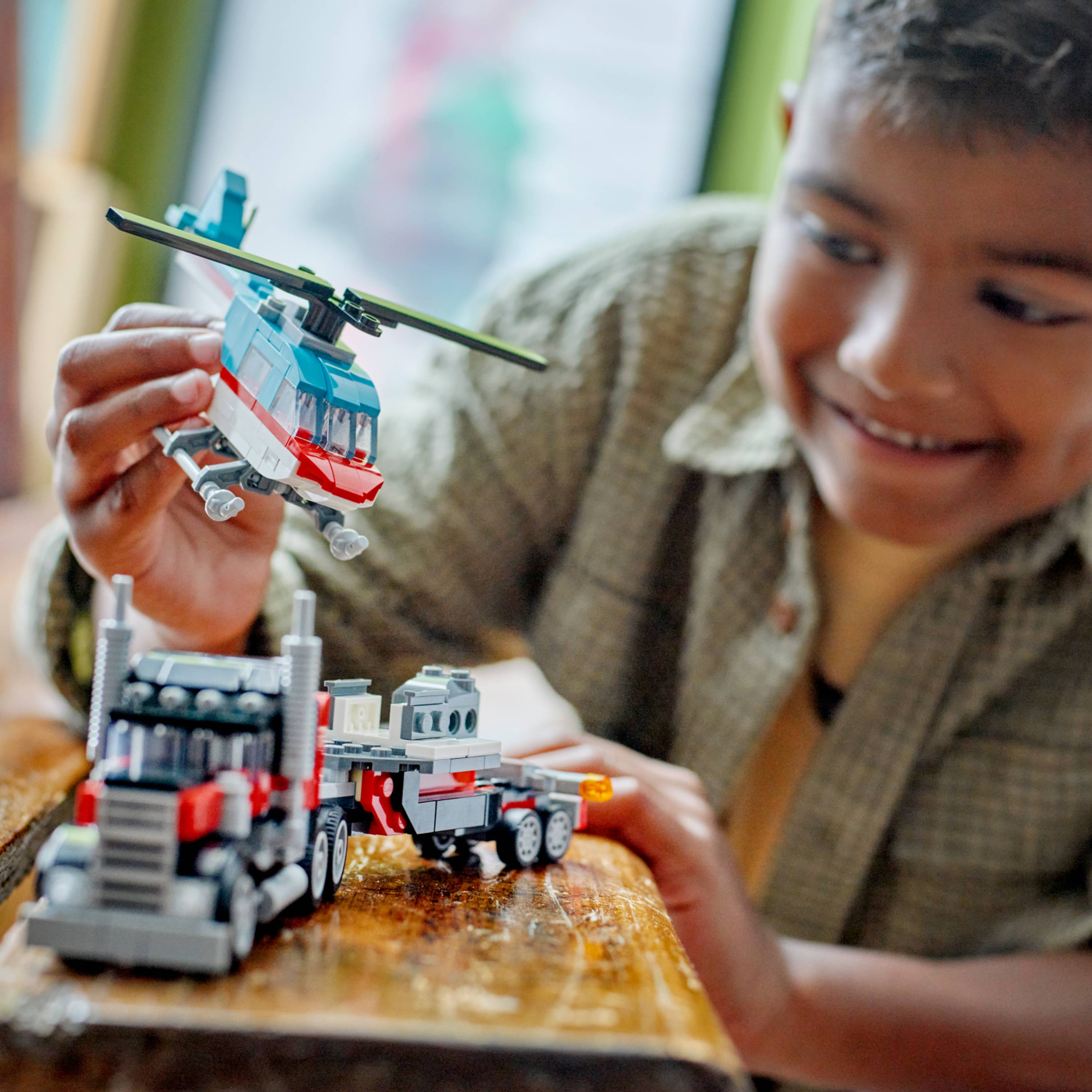 LEGO City - Caminhão Plataforma com Helicóptero