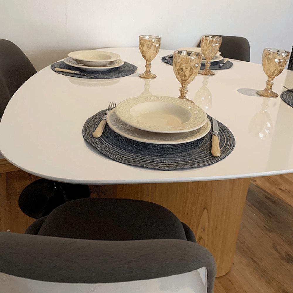 Miniatura Mesa De Jantar Cone Orgânica 100x103 Cm Tampo Laca Branca Base Freijó Cor Marrom