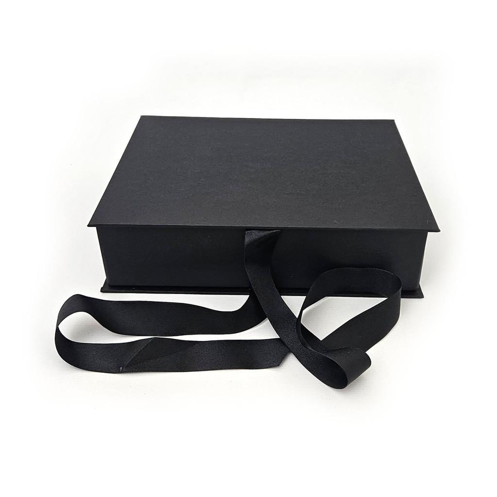 Miniatura Caixa modelo livro 21x16x5 com fita de cetim - Preta