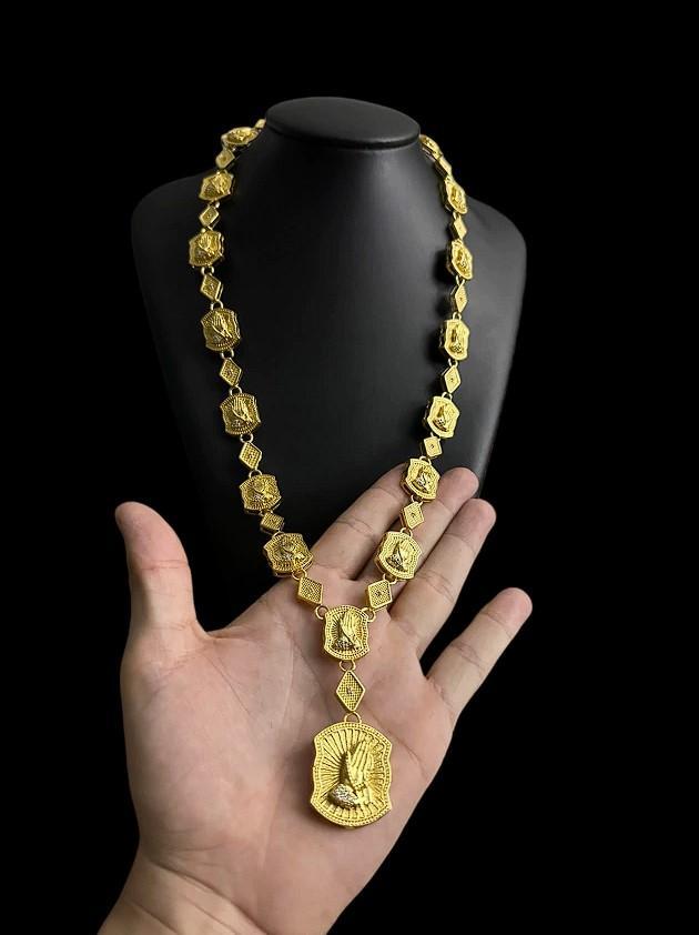 Miniatura Cordão Poze Mão Orando + Pingente Cravejado Banhado A Ouro