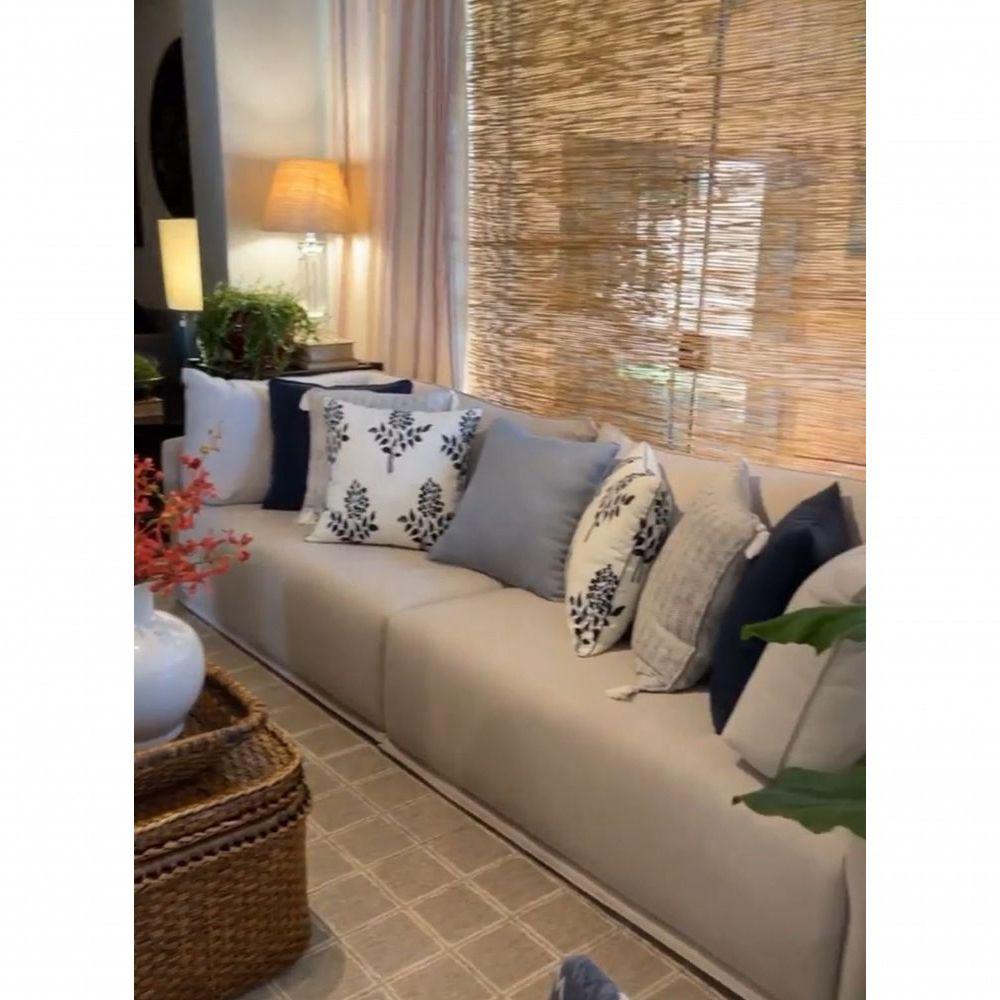 Miniatura Sofa 03 Lugares 3,14mt Com Chaise Long Estofado Cinza Loah Cinza