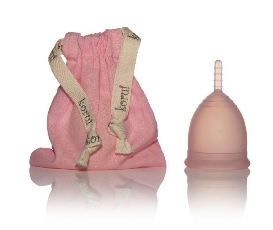 Kit Coletor Menstrual Korui Fluxo Leve + Panelinha Brisa Branco - Coletor menstrual - Silicone - Korui - Leve - Reutilizável