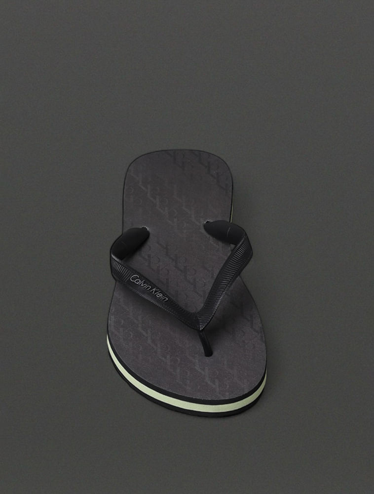 Miniatura Chinelo Masculino Monograma Calvin Klein Swimwear - Preto Chinelo Masculino Monograma Calvin Klein Swimwear Preto 37/38