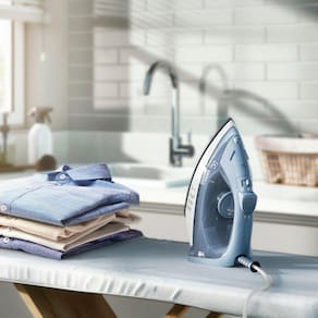 Miniatura Ferro de Passar a Vapor Electrolux Efficient ESI10 com Spray e Base Antiaderente - Azul 220V