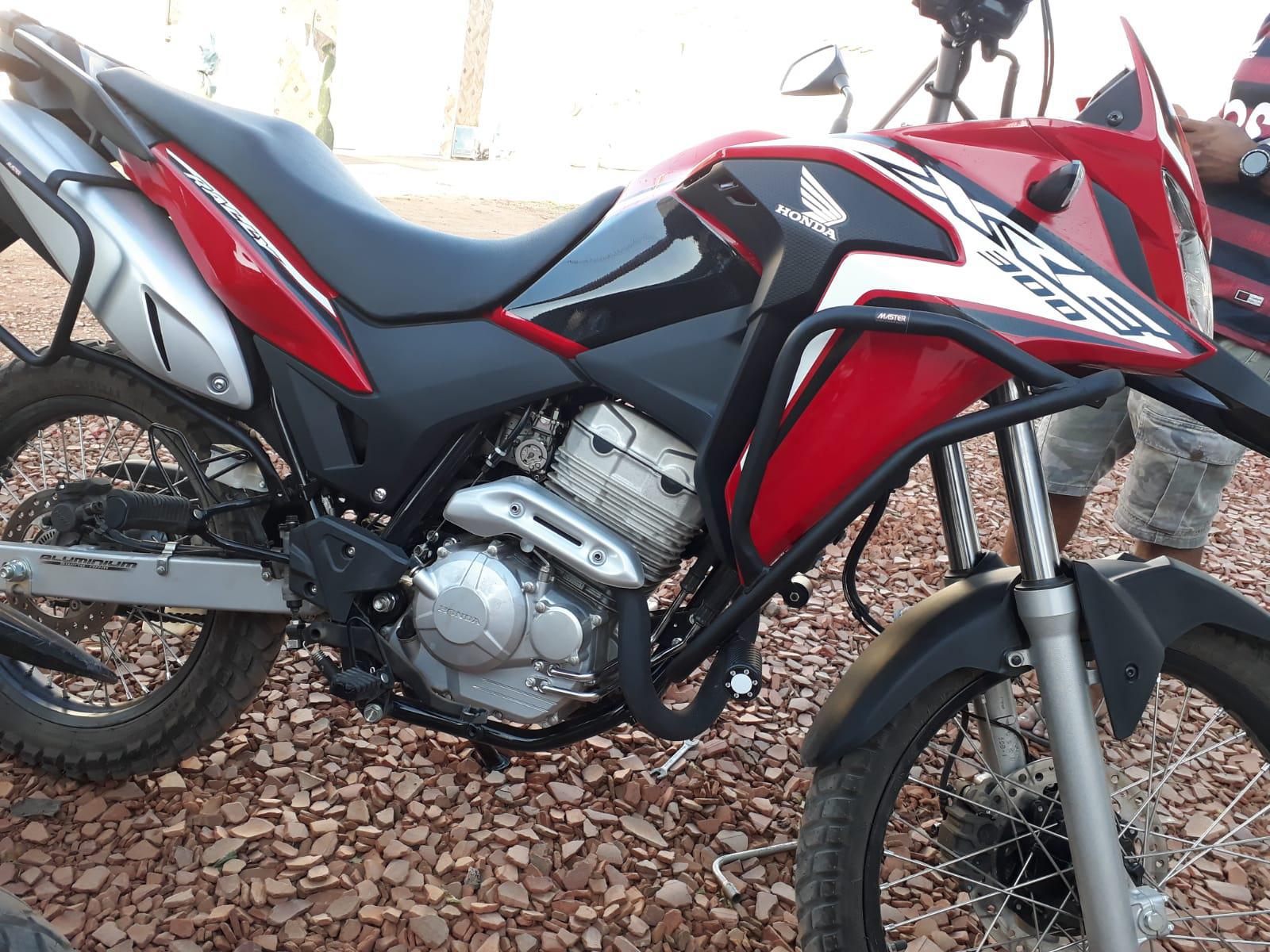 Protetor CarenagE Motor Xre 300 Com Par De Leds Angel Eyes