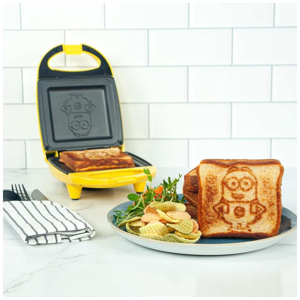 Miniatura Sanduicheira com Placas Antiaderente Temática Minions, 110V 520W, Uncanny Brands, Amarela 110v