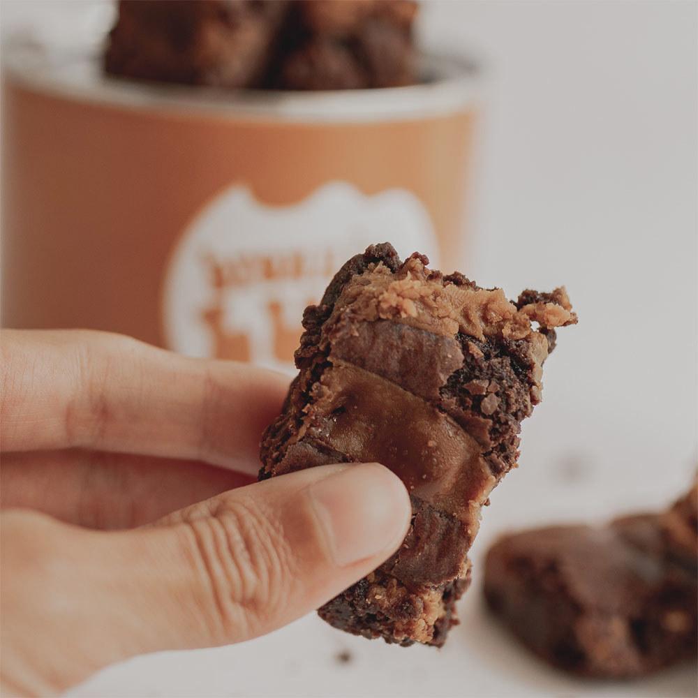 Miniatura Brownie Do Luiz Casquinhas Doce De Leite Kit 2 Latas 200G