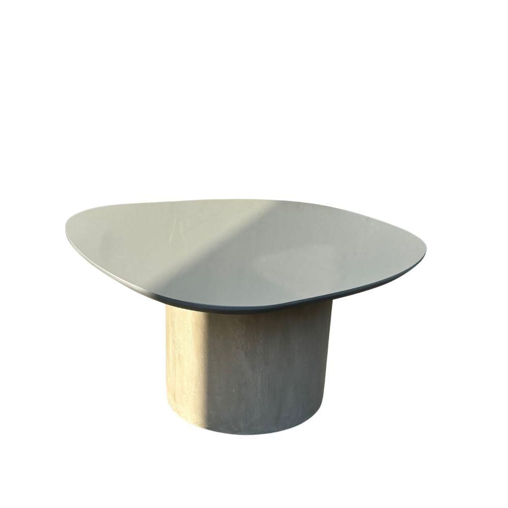 Miniatura Mesa De Centro Orgânica 90 Cm Base Cimento Queimado Tampo Laqueado Fendi