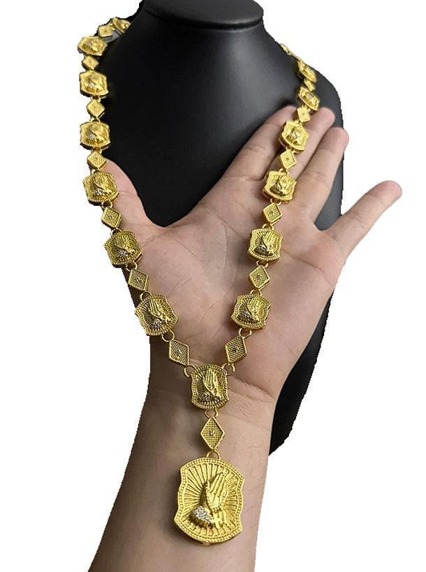 Miniatura Cordão Poze Mão Orando + Pingente Cravejado Banhado A Ouro