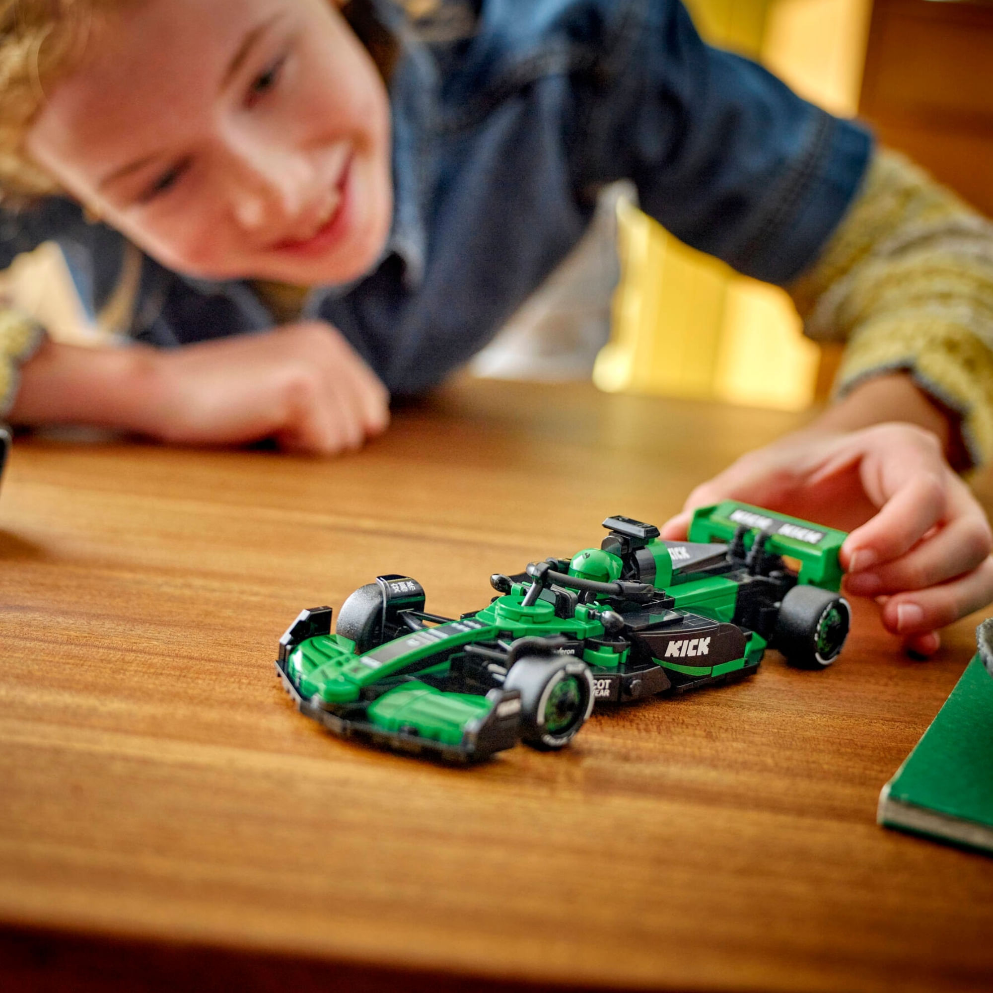 LEGO Speed Champions - KICK Sauber F1® Team C44