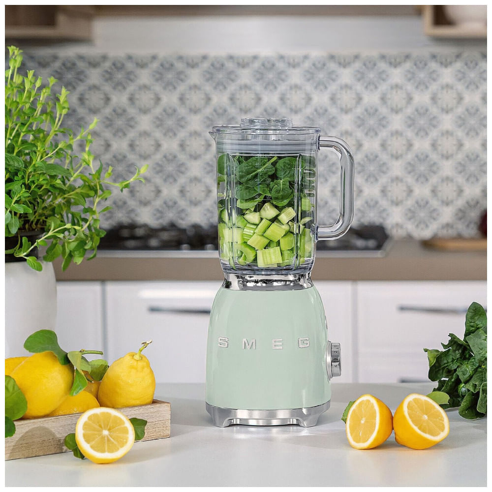 Liquidificador Smeg BLF03 Estilo Retrô 600W com Jarra de 1,5L sem BPA, 3 Velocidades, Função Pulsar, Triturar Gelo e Smoothie, Design Inspirado nos