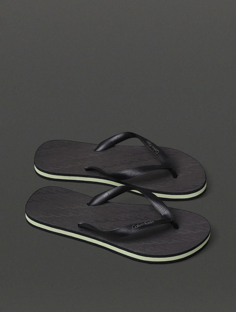 Miniatura Chinelo Masculino Monograma Calvin Klein Swimwear - Preto Chinelo Masculino Monograma Calvin Klein Swimwear Preto 37/38