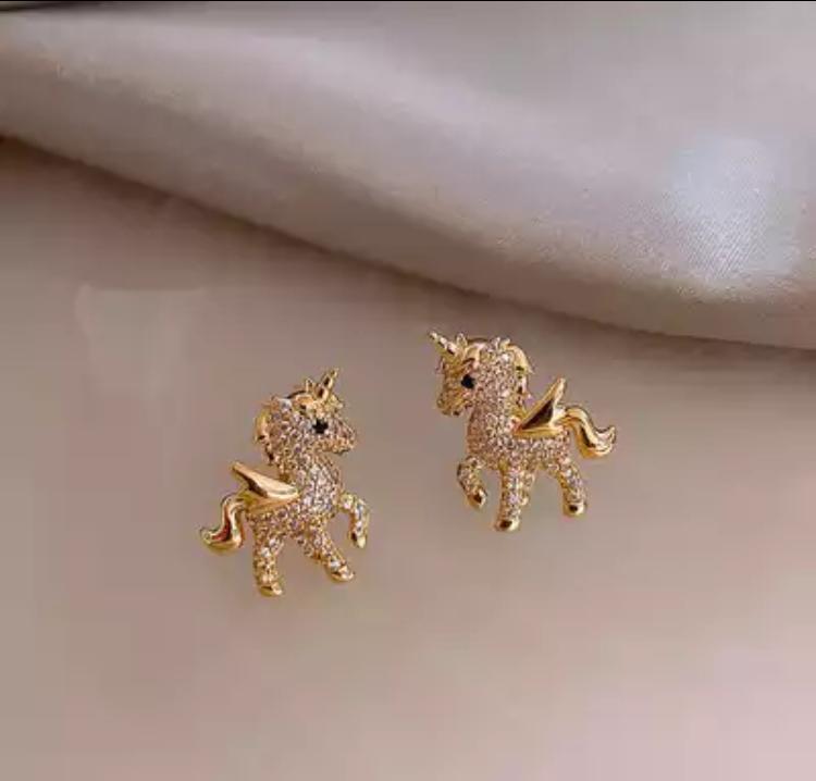Miniatura Brinco Dourado Unicórnio Brilhante Detalhes Strass H8969