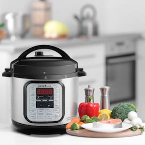 Panela Elétrica de Pressão Britânia BPP02G com Revestimento Gold 5L – Preta/Inox 220V