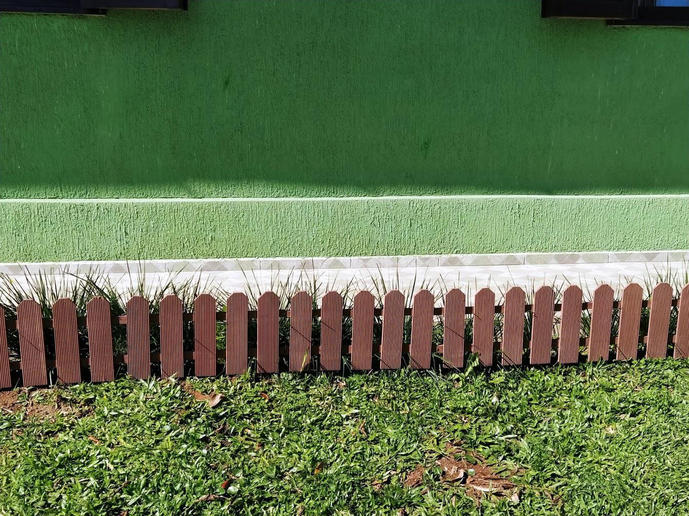 Miniatura Kit 5 Metros Cercas Para Jardim 50X40Cm Modelo Colonial P 40cm - Marrom - 50cm - Madeira resistente ao tempo